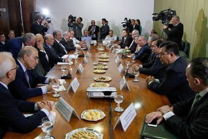 Handout picture taken on October 28, 2016 by Brazilian Presidency, shows Brazil's president Michel Temer meets with the president of the Supreme Court minister Carmen Lucia, Defense minister Raul Jungmann, Justice minister Alexandre de Moraes and the presidents of the Senate and Lower House Renan Calheiros and Rodrigo Maia at Itamaraty Palace in Brasilia.   / AFP PHOTO / BRAZIL'S PRESIDENCY / BETO BARATA / XGTY / RESTRICTED TO EDITORIAL USE - MANDATORY CREDIT "AFP PHOTO / BRAZIL'S PRESIDENCY / MARCO CORREA " - NO MARKETING NO ADVERTISING CAMPAIGNS - DISTRIBUTED AS A SERVICE TO CLIENTS